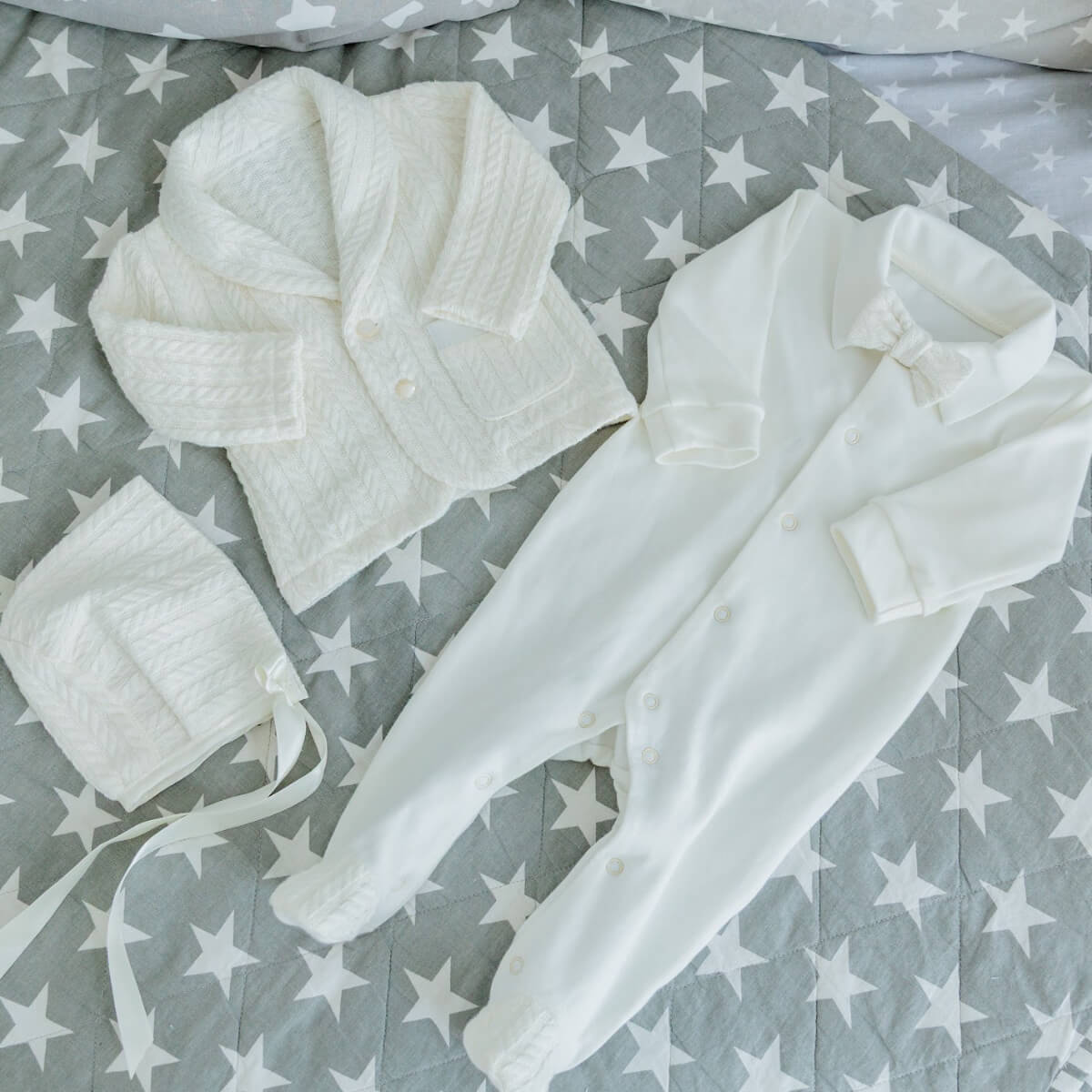Newborn Coming Home Knit Set on a gray blanket with star pattern
