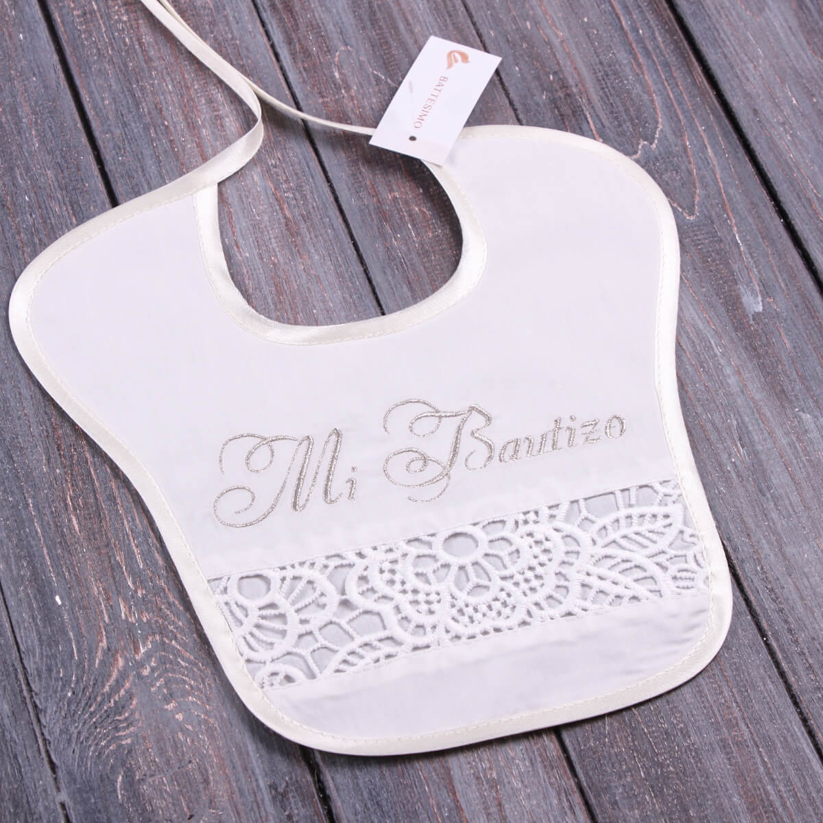 Baptism Bib with lace design and 'Mi Bautizo' text on a wooden surface