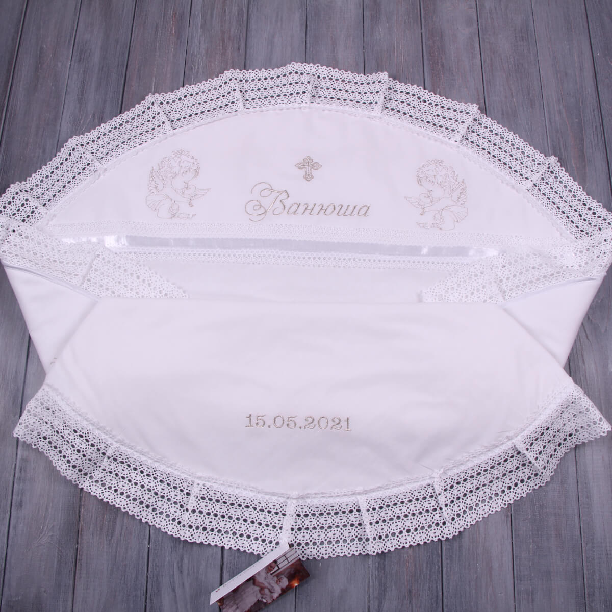 Embroidered round christening blanket