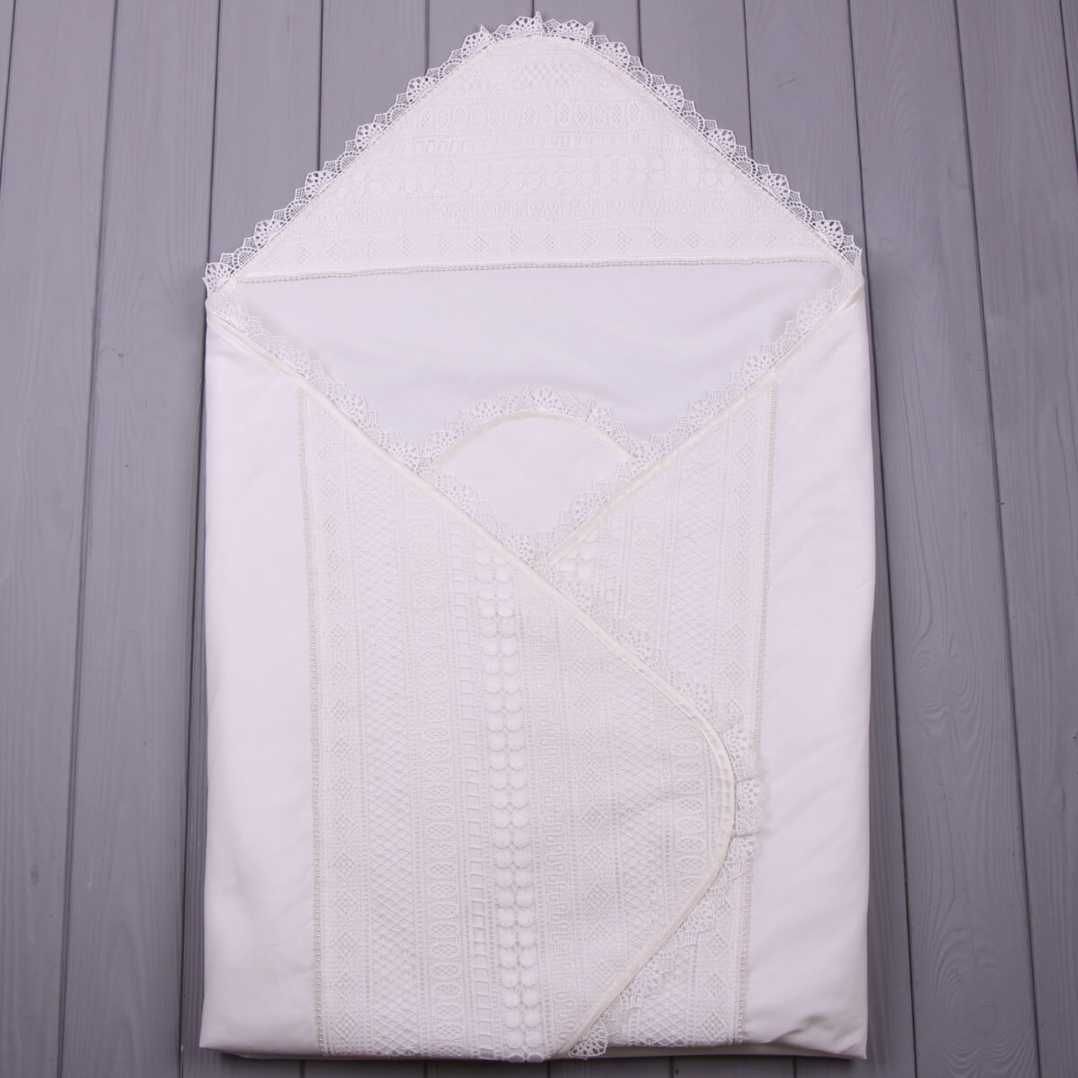 Baptism blanket with lace and personalization leo