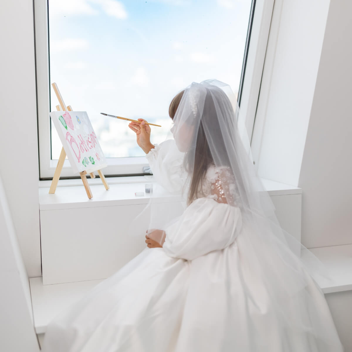 ALORA Pearl Tiara with Veil