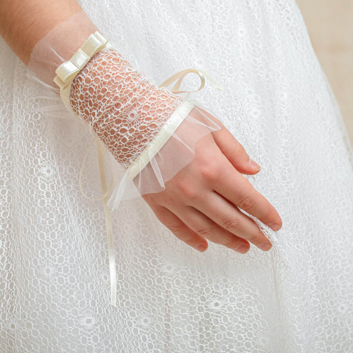 AMELIA Lace Gloves for Girls – Ivory First Communion Gloves