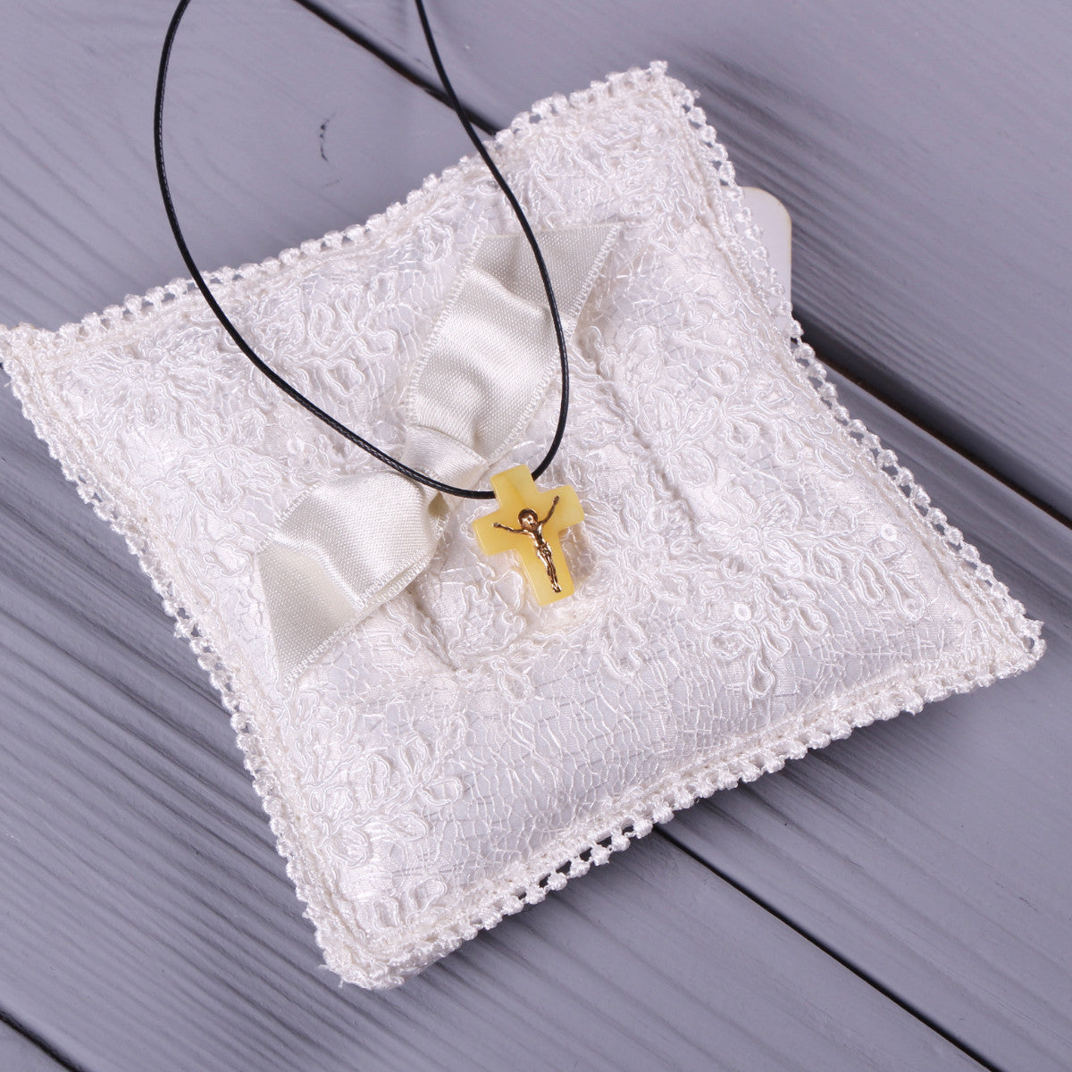 ANASTASIA Cross Pillow and Ring Bearer