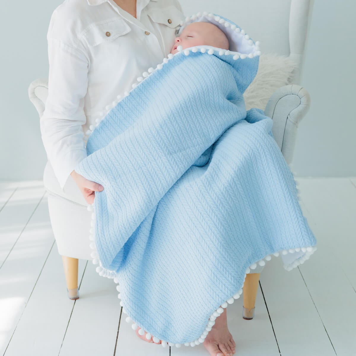 Brit Milah Baby Blanket – White Cotton & Blue Knit with Warmer Inside