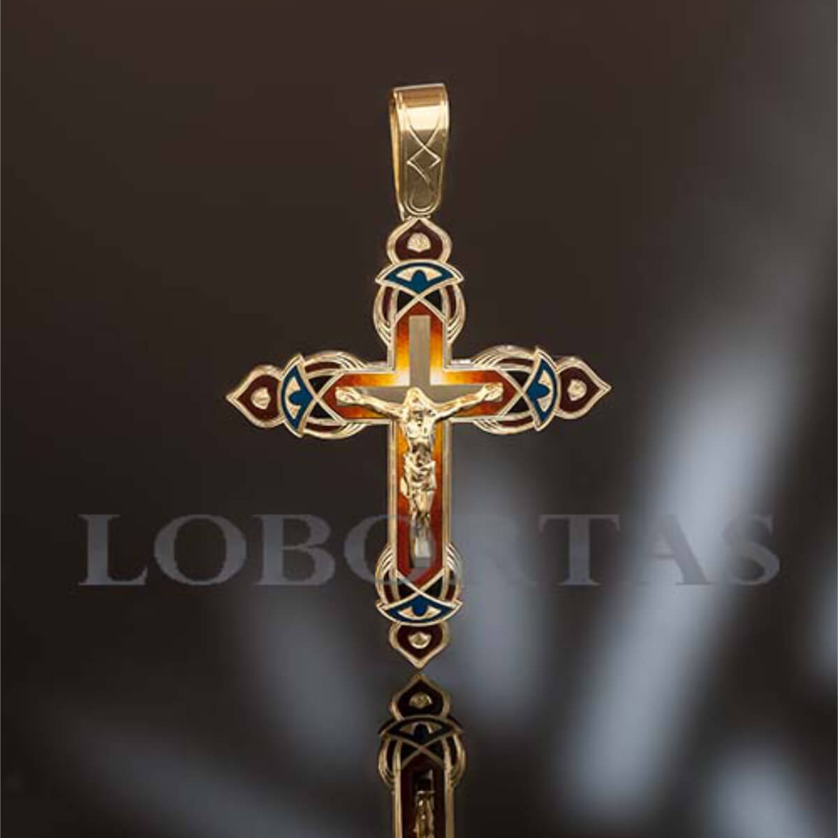 Gold cross pendant with intricate designs on a dark background, featuring the brand 'Loboritas'.